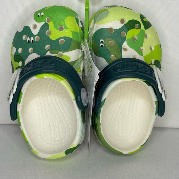 CROCS Other - CROCS Toddlers’ Green and White Camo Slippers